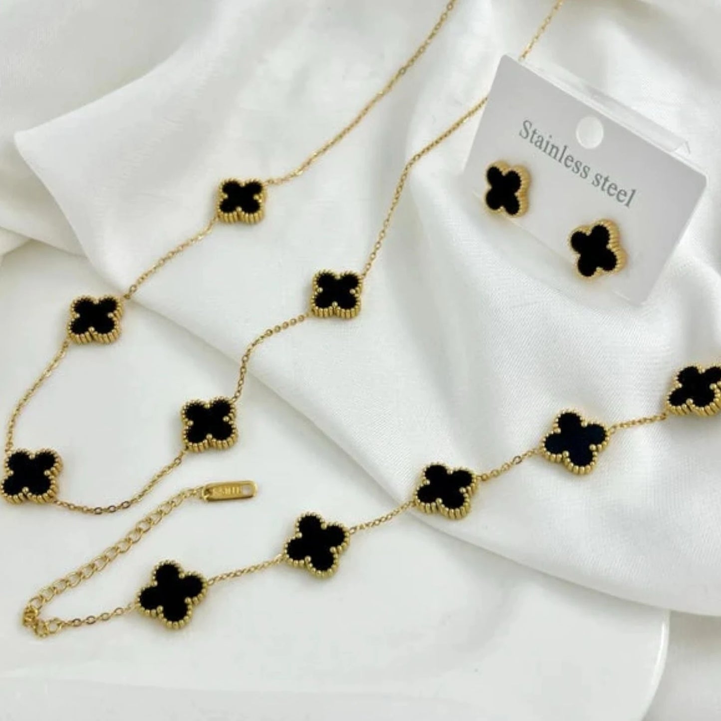 Four-leaf clover motif 3 pcs amazing deal