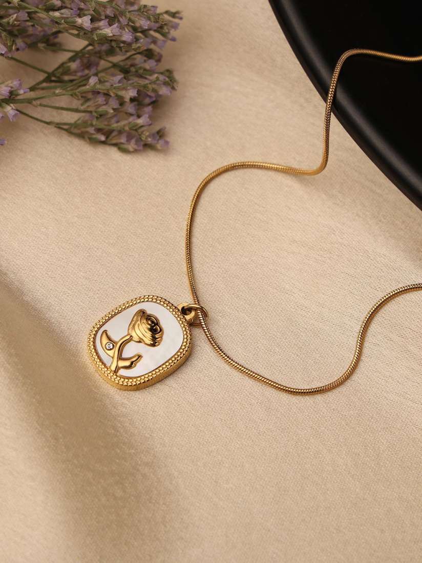 Vintage rose 🌹 flower necklace with a stainless steel chain – a lovely gift for girls and women.